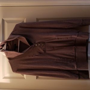 Banana Republic Blouse. A Gray Meduim with 57% cotton, 38 % polyester, 5 % spand